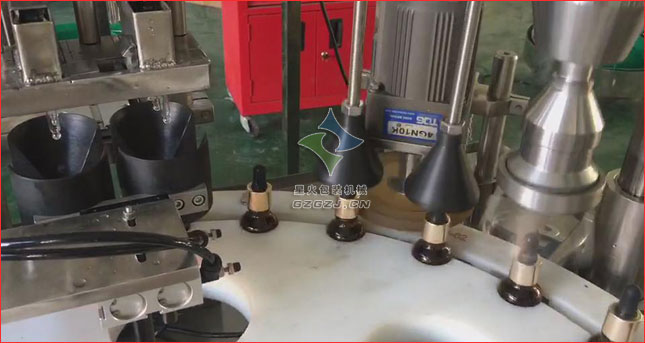 全自動精油灌裝旋蓋機,玻璃滴管蓋精油灌裝機