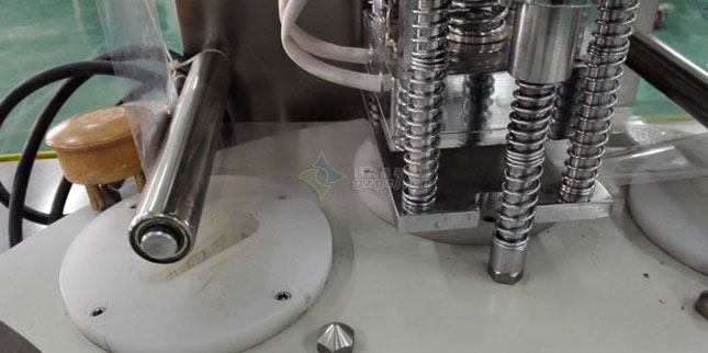 試劑盒灌裝封口機