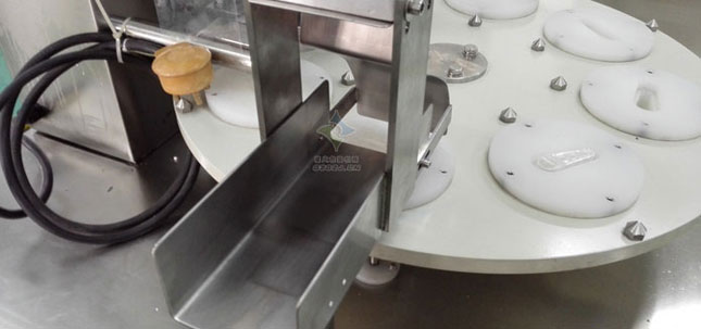 試劑盒灌裝封口機