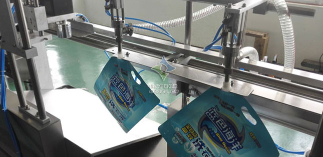 吸嘴袋灌裝旋蓋機(jī),吸嘴自立袋灌裝旋蓋機(jī)